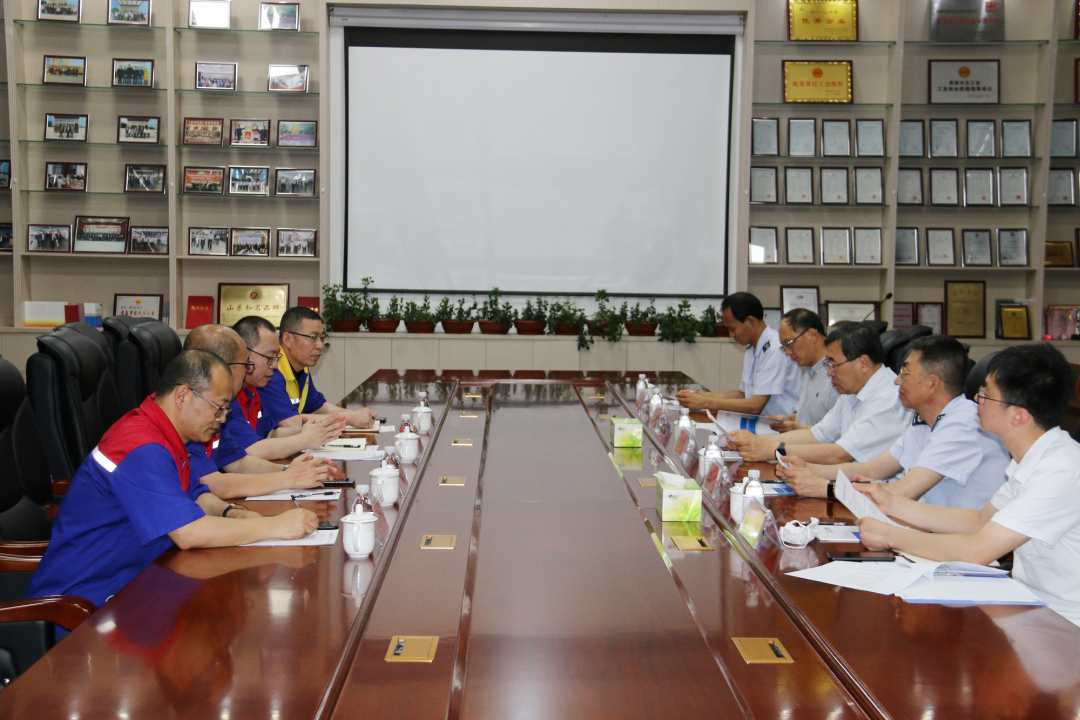 青島市稅務(wù)局二級巡視員王軍一行蒞臨銳智調(diào)研指導(dǎo)