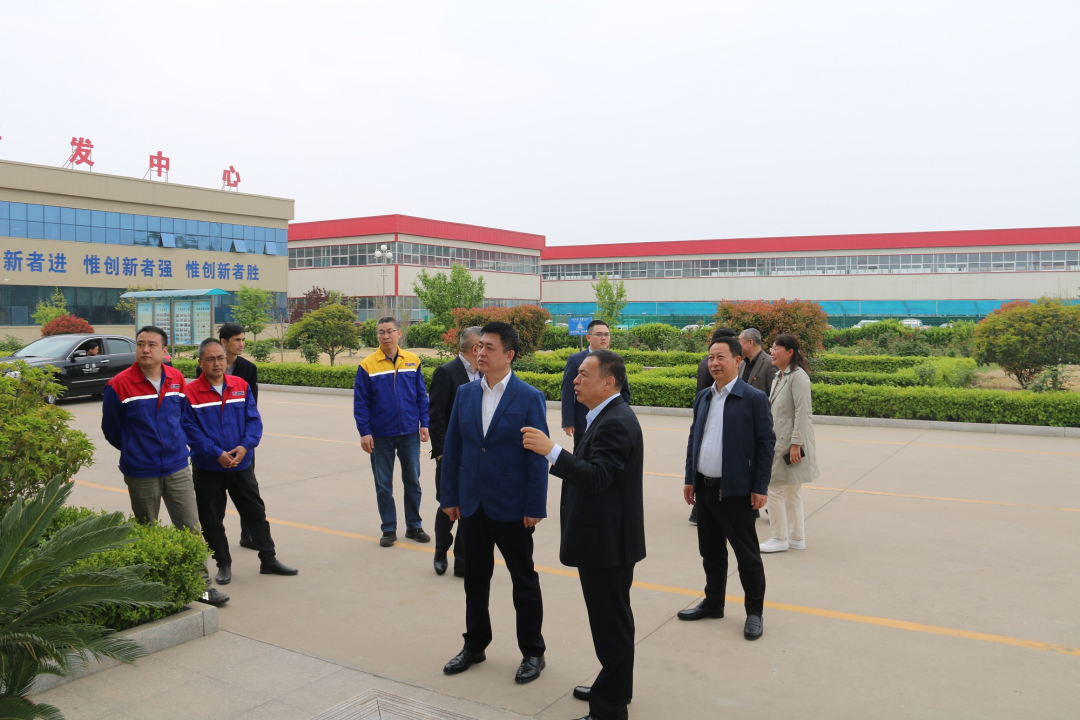 青島市政協(xié)副主席、市工商聯(lián)主席崔作一行蒞臨銳智股份調(diào)研考察